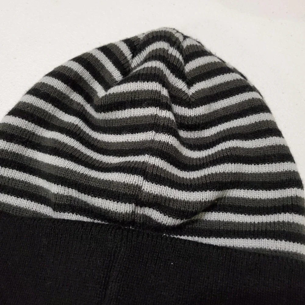 Hurley Boys Hat One Size Black White Striped Beanie Logo Embroidered Cuff Youth‎